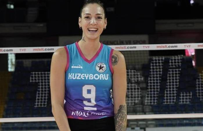 Milli voleybolcu Büşra Kılıçlı, kızıyla trafik kazası geçirdi 3