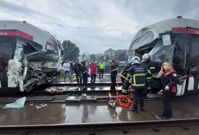 Tramvaylar Kafa Kafaya Çarpıştı 2