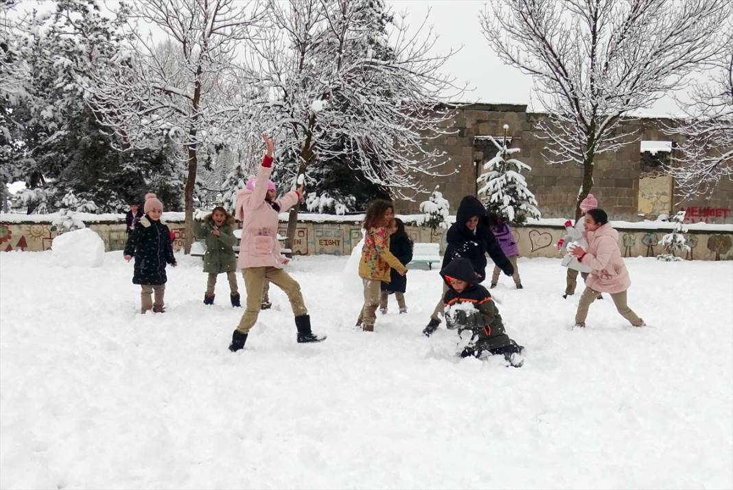 Kars'ta kar Ankara'da bahar 8