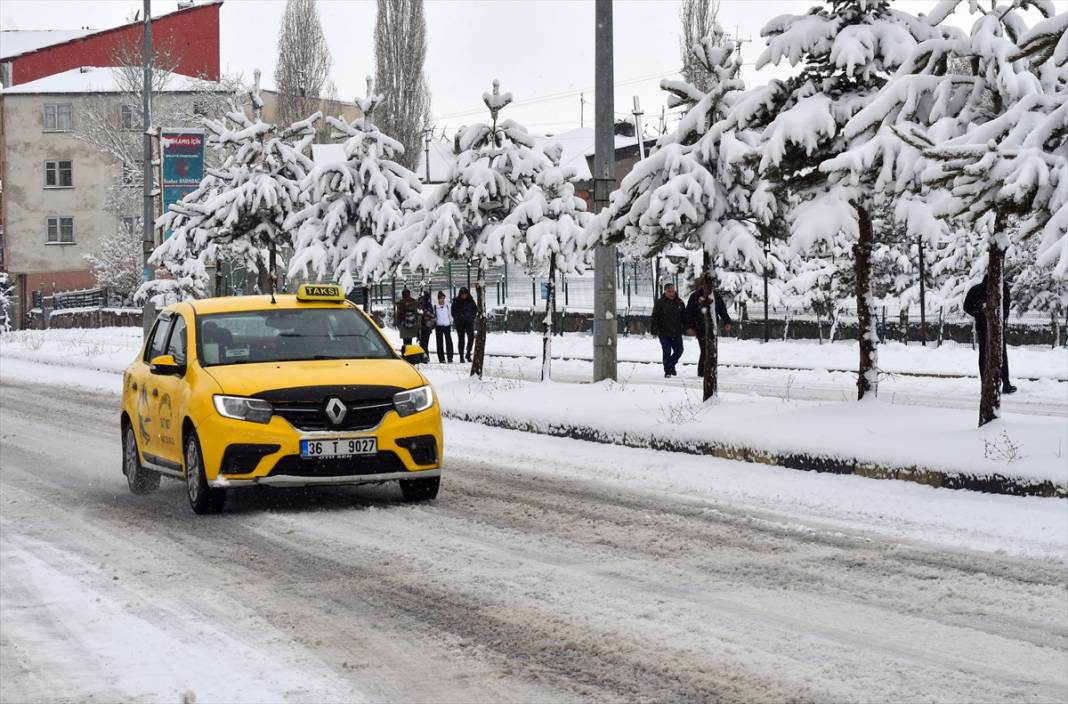 Kars'ta kar Ankara'da bahar 9