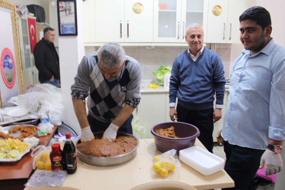 Deveci Köylüleri Çigköfte Etkinliğinde Bir Araya Geldi 2