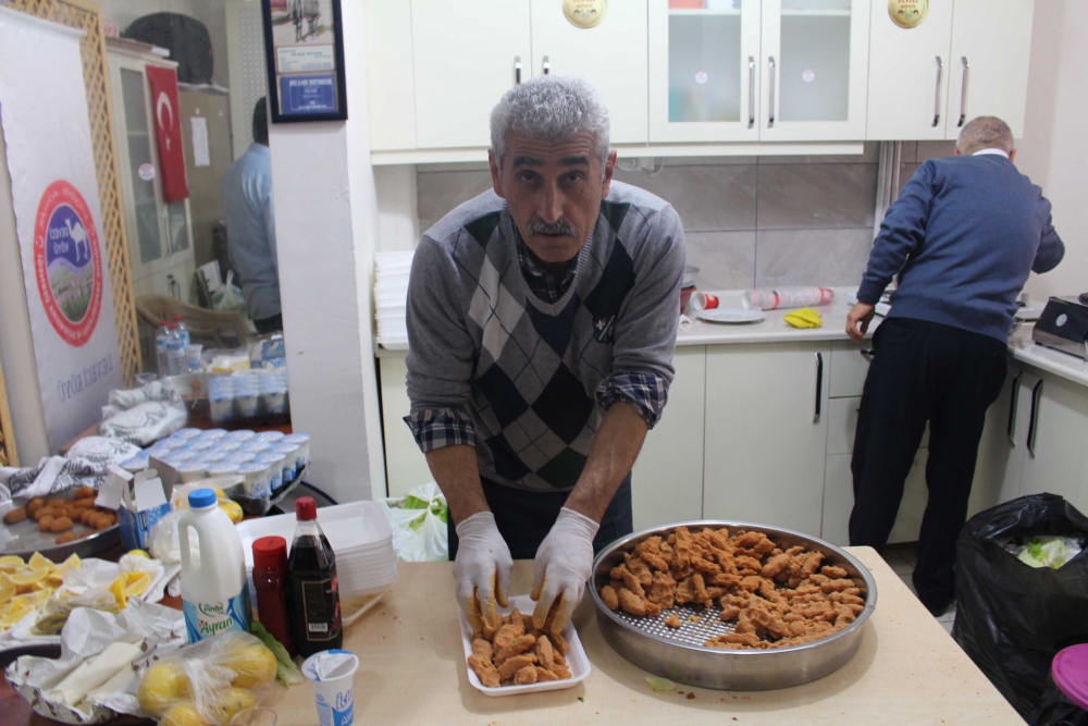 Deveci Köylüleri Çigköfte Etkinliğinde Bir Araya Geldi 6