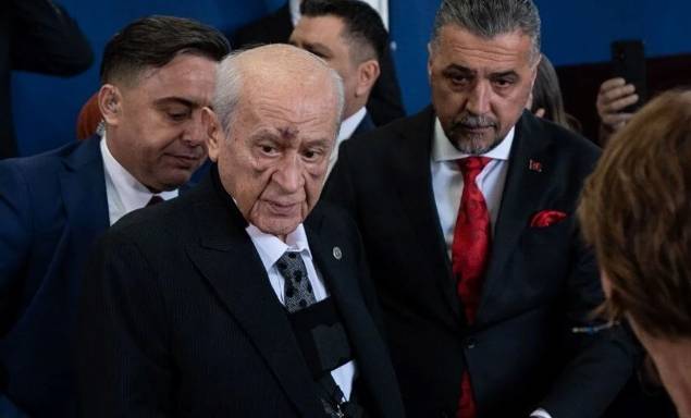 Bahçeli’nin Yüzündeki Morlukların Sebebi Açıklandı 3