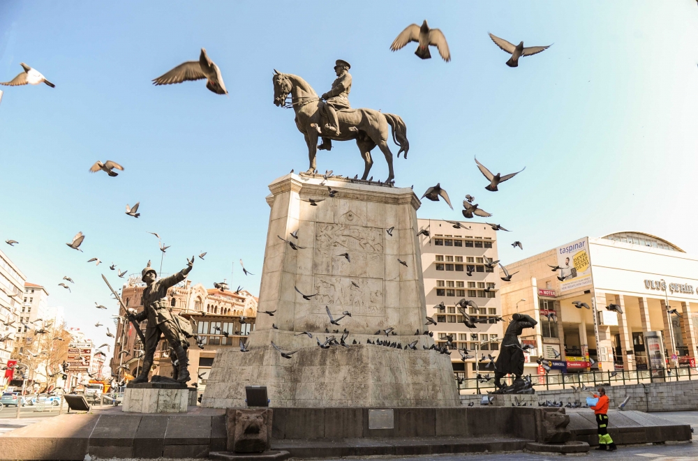 Boş kalan Ankara sokakları objektife böyle yansıdı 10