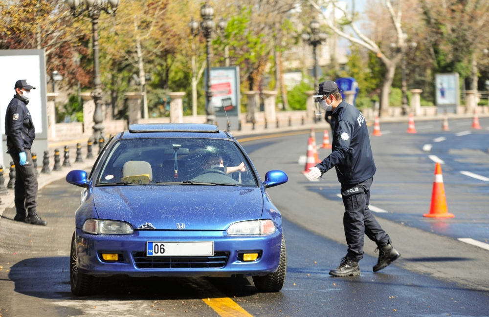 Boş kalan Ankara sokakları objektife böyle yansıdı 12