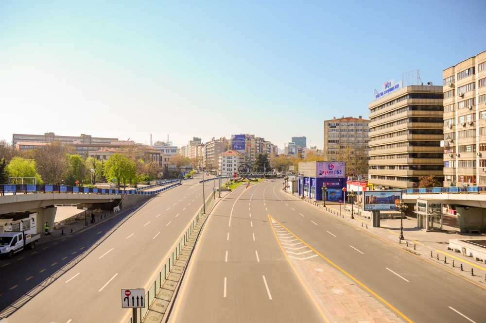 Boş kalan Ankara sokakları objektife böyle yansıdı 17