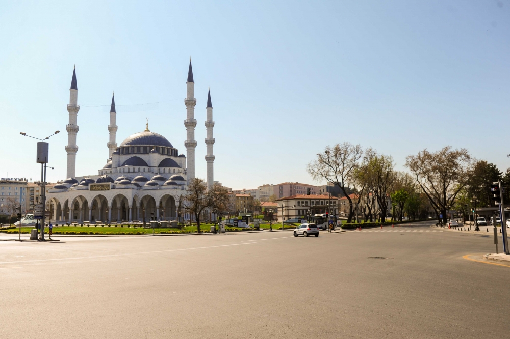 Boş kalan Ankara sokakları objektife böyle yansıdı 23