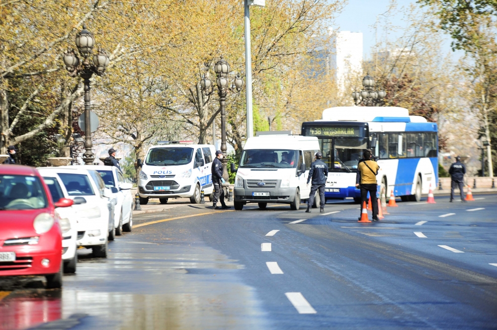 Boş kalan Ankara sokakları objektife böyle yansıdı 27