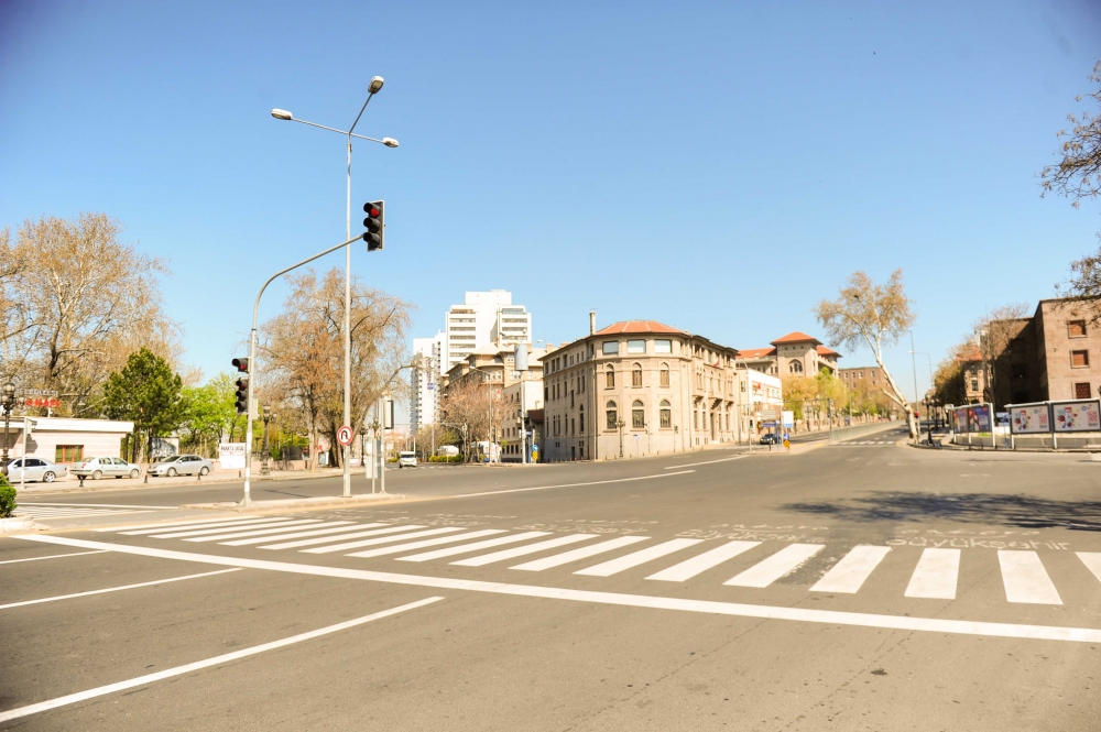 Boş kalan Ankara sokakları objektife böyle yansıdı 32