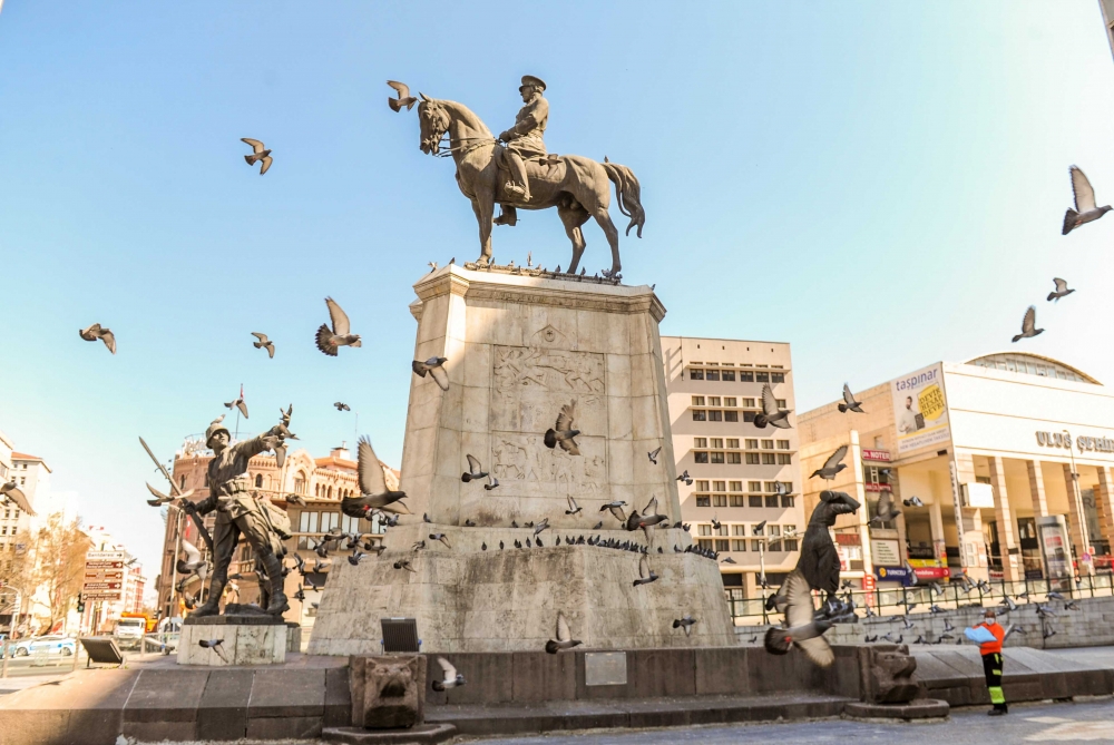 Boş kalan Ankara sokakları objektife böyle yansıdı 6