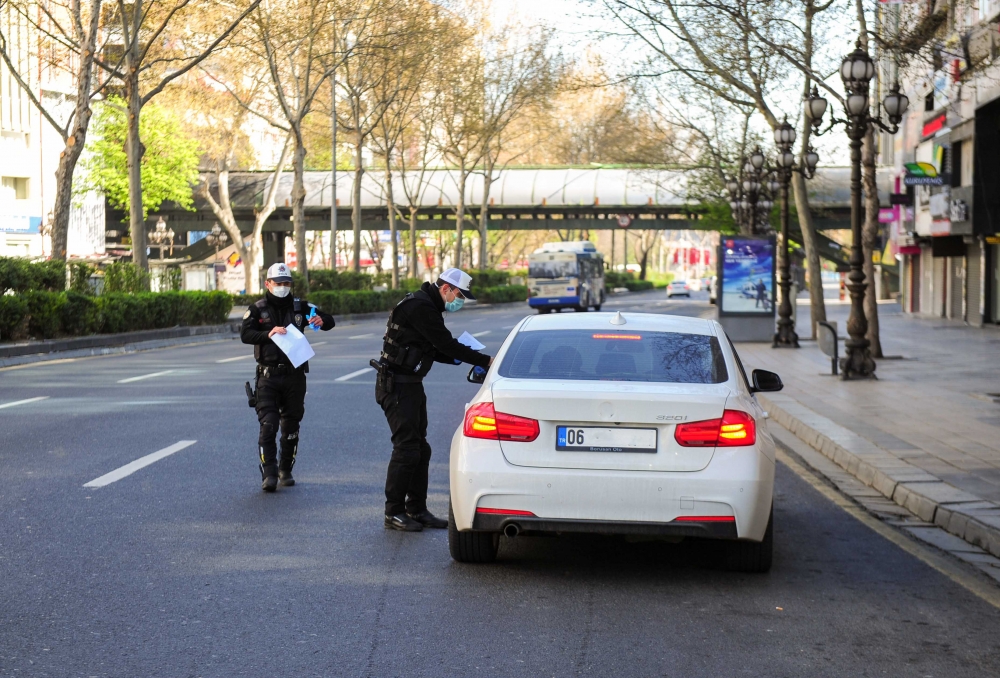 Boş kalan Ankara sokakları objektife böyle yansıdı 8