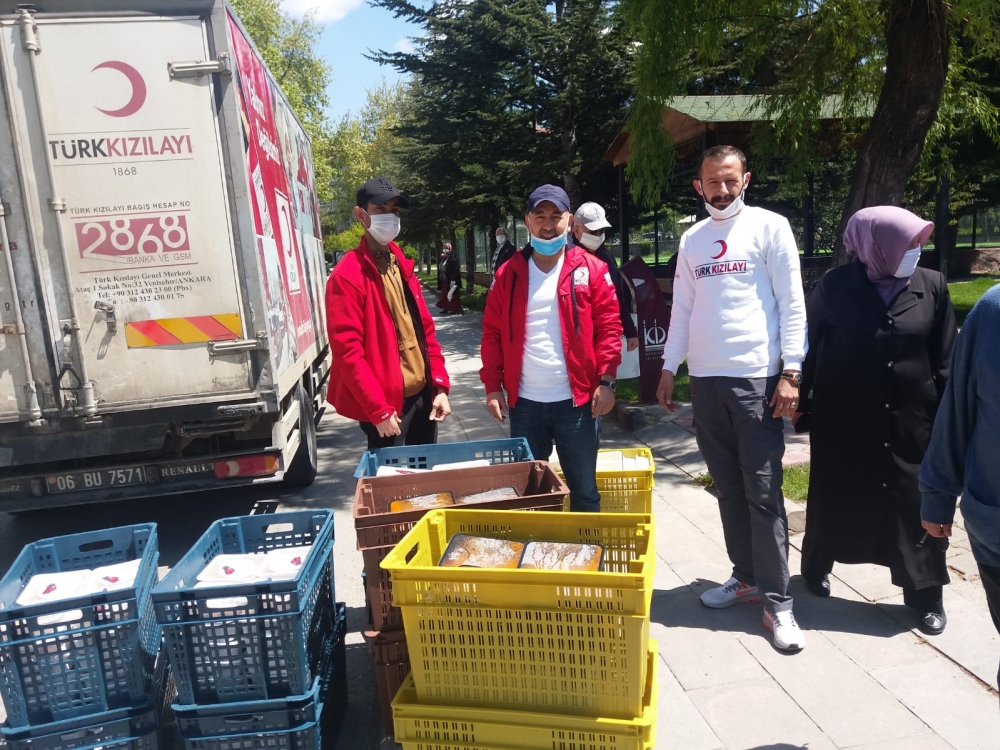 Ankara'da 65 yaş ve üzeri sokaklara akın etti 17