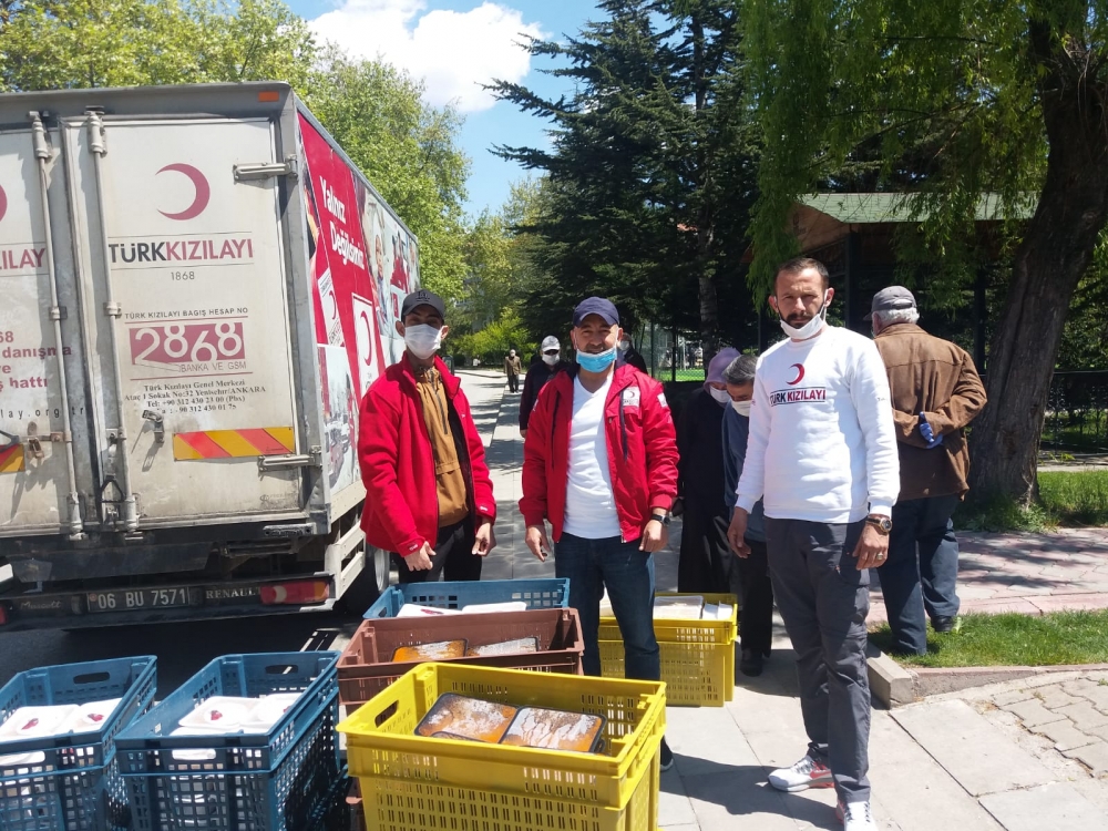 Ankara'da 65 yaş ve üzeri sokaklara akın etti 19