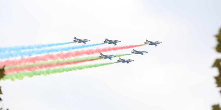 Azerbaycan, Dağlık Karabağ Zaferi'ni kutladı