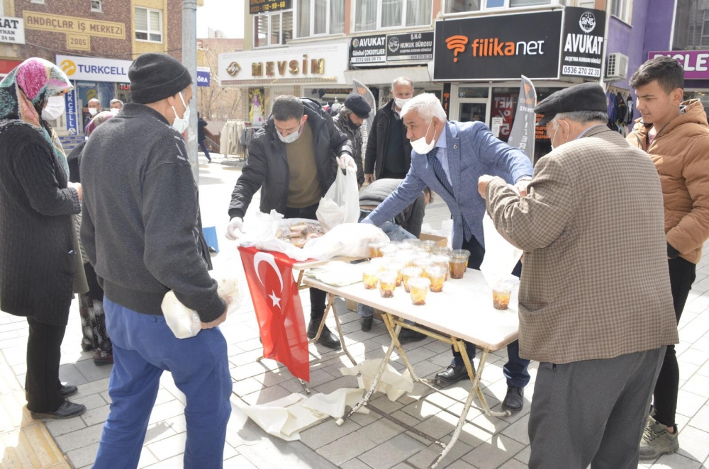 CHP Ankara’da halka Çanakkale Savaşı menüsü dağıtımı yaptı 21