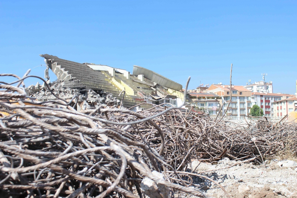 Harabeye dönen Cebeci İnönü Stadı, Millet Bahçesi olacak 11