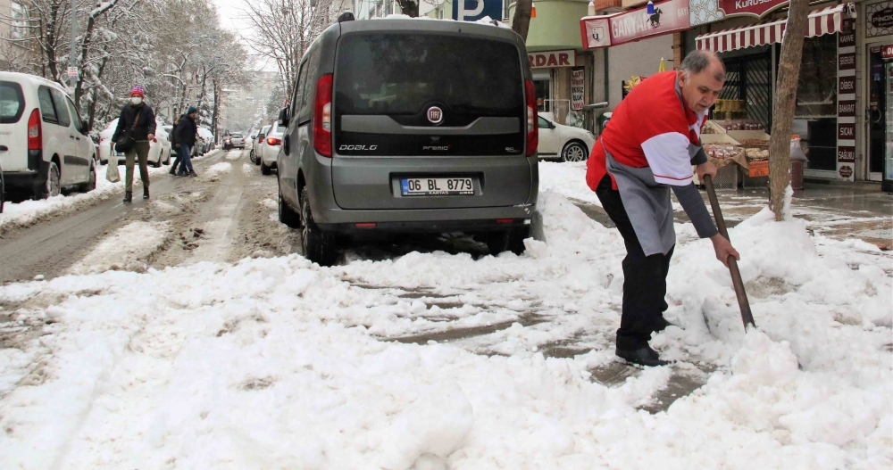 Başkentliler güne karla uyandı 2