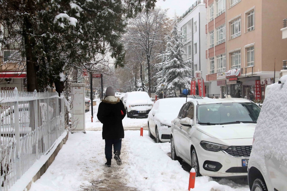 Başkentliler güne karla uyandı 3