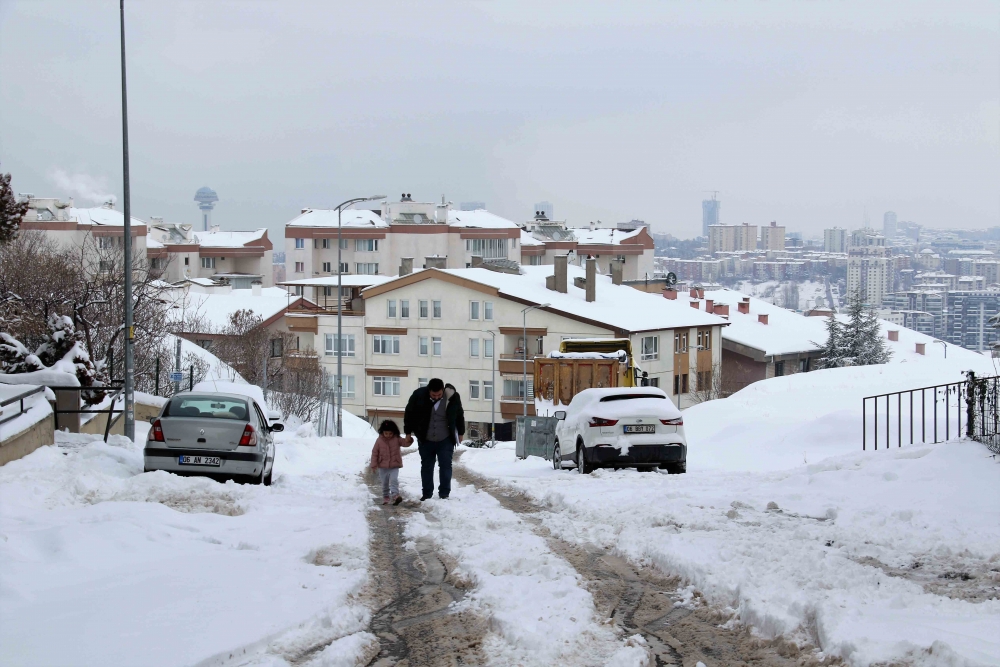 Başkentliler güne karla uyandı 4