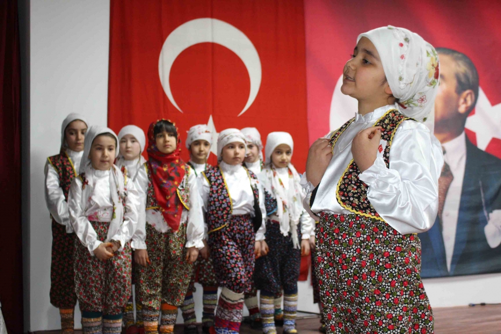 Şair Nedim İlkokulu’ndan şiir gibi Çanakkale Programı 26