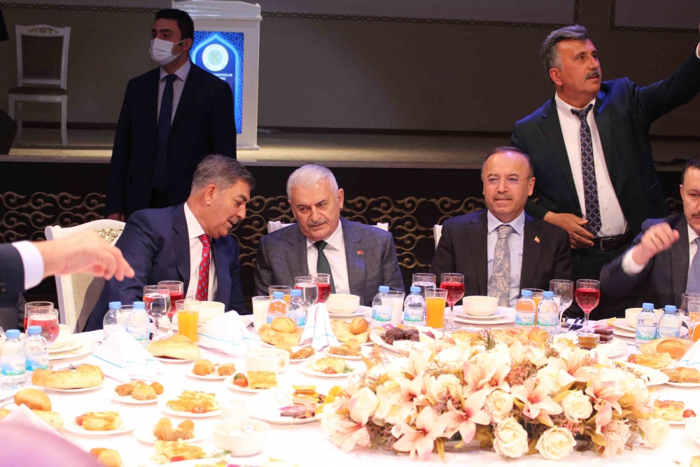 Kırşehirli Dernekler Federasyonu (KIR-FED) iftar yemeğine yoğun katılım 16