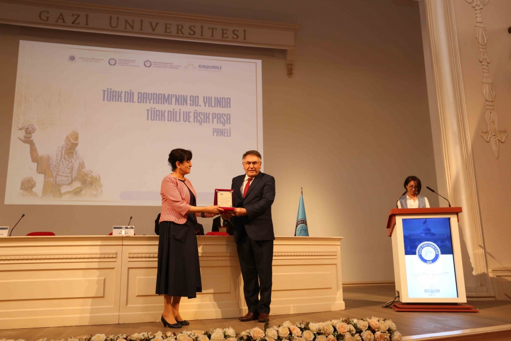 Kırşehirli Eğitimciler Derneği ve Gazi Üniversitesi Türk Dili Bayramını 10