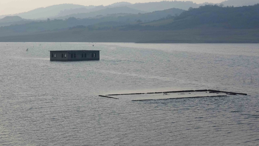 Barajla sular altında kalan köy kuraklıkla günyüzüne çıktı 20