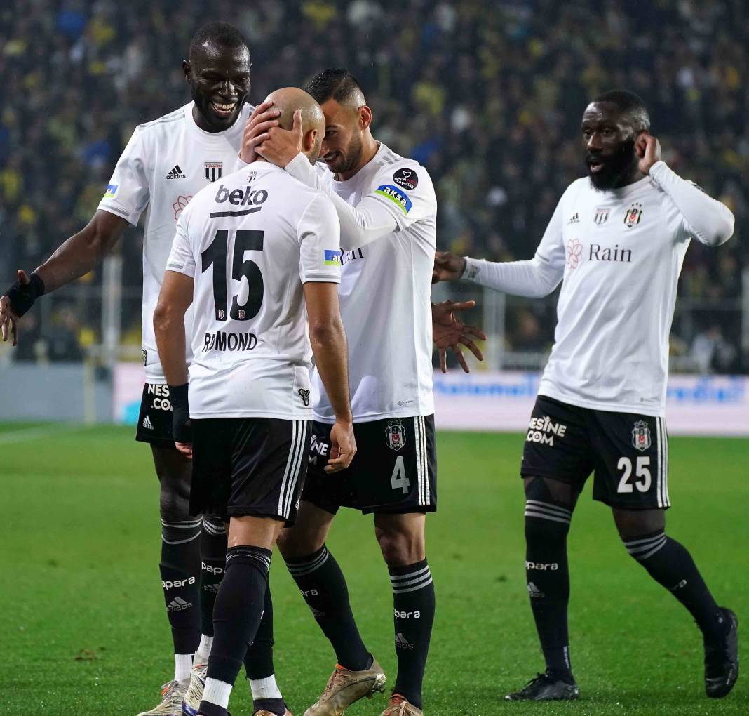 Fenerbahçe Beşiktaş maçından nefes kesen görüntüler 50