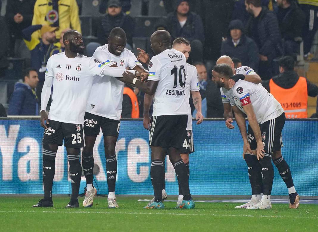 Fenerbahçe Beşiktaş maçından nefes kesen görüntüler 65