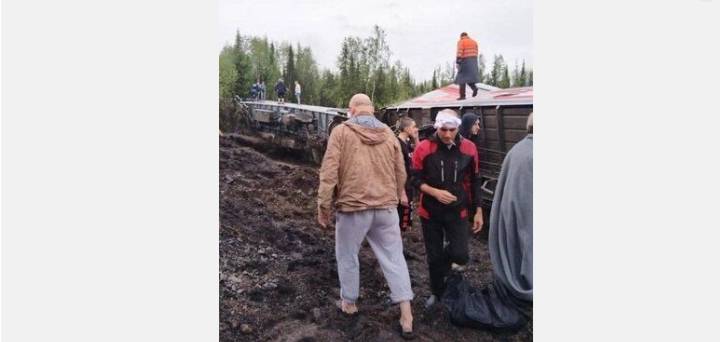 Yolcu treni raydan çıktı onlarca yaralı var 4