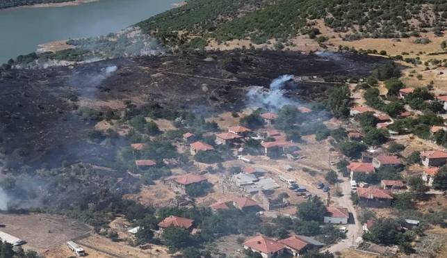 Kızılcahamam'da çıkan orman yangını Saray köyüne ulaştı 4