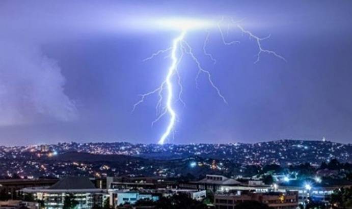 Yıldırım Düştü Çok Sayıda Vatandaş Hayatını Kaybetti! 1