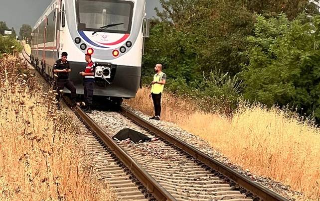 Yük Treni İle Kamyon Çarpıştı: 1 Ölü 4