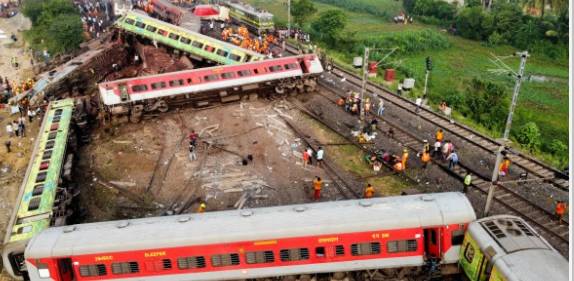 Yolcu Treni Kazası: Çok Sayıda Ölü ve Yaralı 3