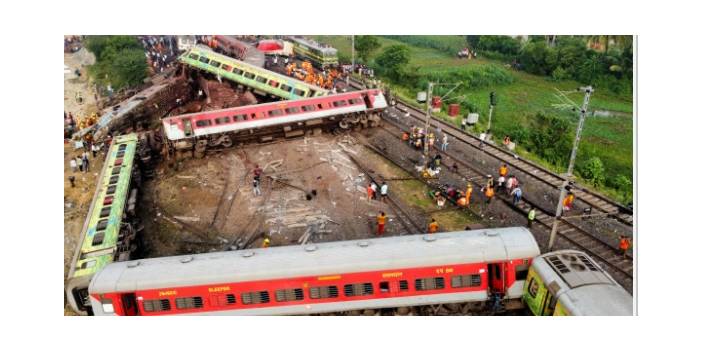 Yolcu Treni Kazası: Çok Sayıda Ölü ve Yaralı