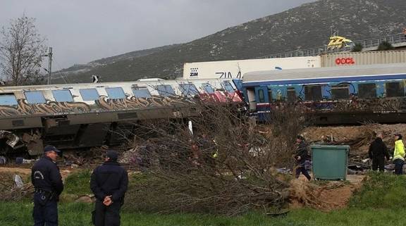 Yolcu treni raydan çıktı: 140 kişi yaralandı 1