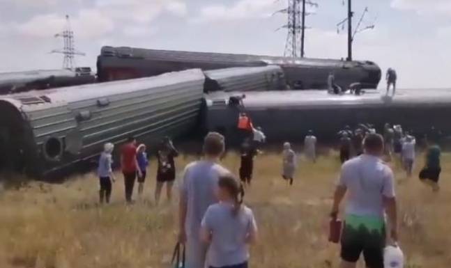 Yolcu treni raydan çıktı: 140 kişi yaralandı 3