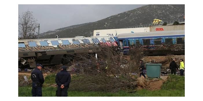 Yolcu treni raydan çıktı: 140 kişi yaralandı