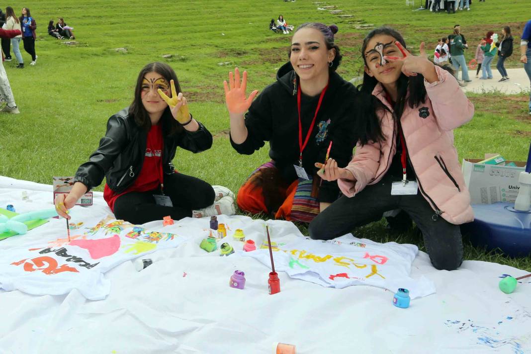 Ankara’ da Yenimahalle Çocuk Şenliği renkli görüntülere sahne oldu 1