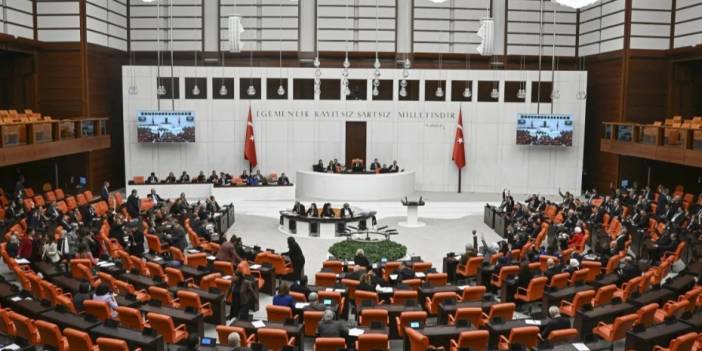 Merkez sağda yeni bir parti için düğmeye basıldı