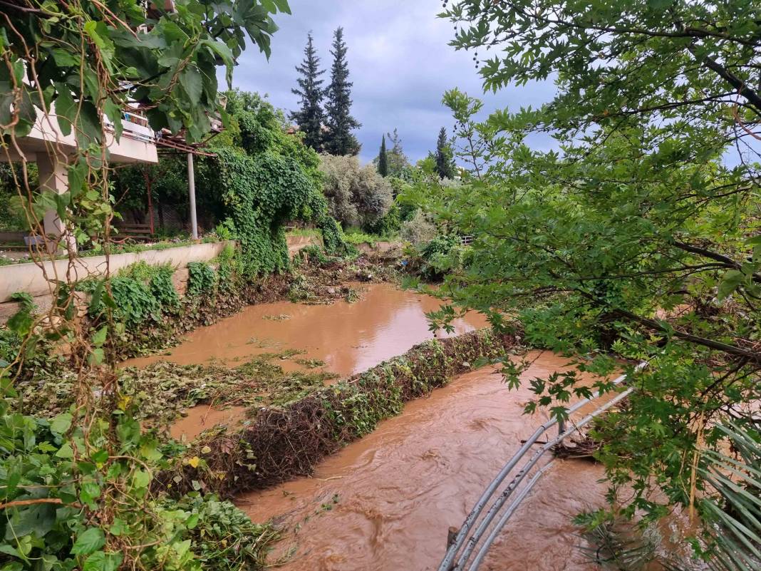 Adana Kozan'da sel felaketi etkisi sürüyor 1