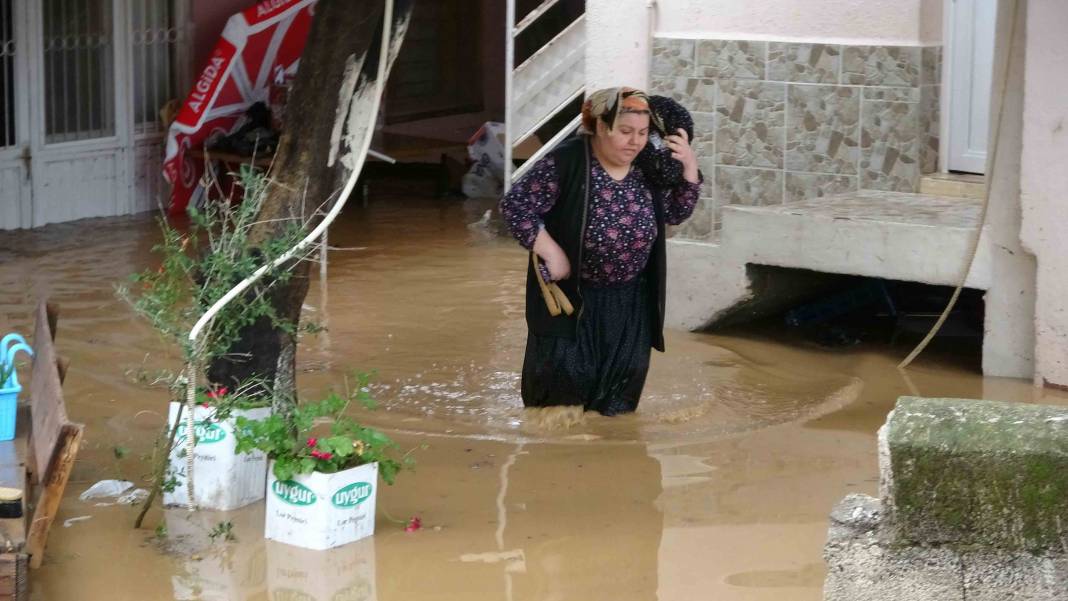 Adana Kozan'da sel felaketi etkisi sürüyor 13