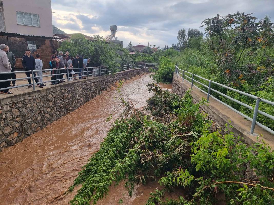 Adana Kozan'da sel felaketi etkisi sürüyor 2