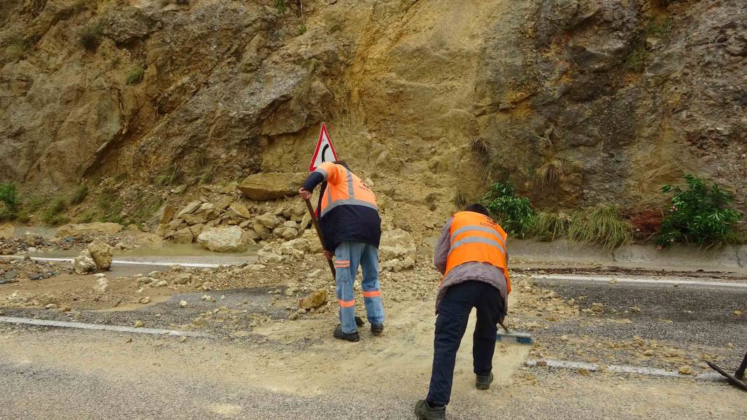 Adana Kozan'da sel felaketi etkisi sürüyor 6