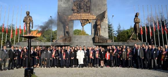 10 Kasım Töreninde Protesto 3