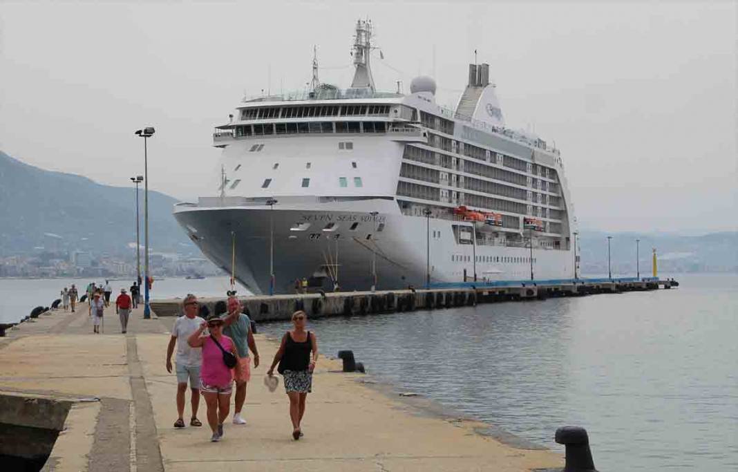 Alanya Limanı'nda "Seven Seas Voyager" kruvaziyeri  rüzgarı 1