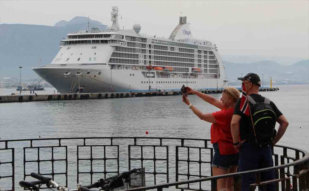 Alanya Limanı'nda "Seven Seas Voyager" kruvaziyeri  rüzgarı 4