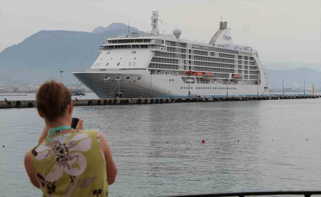 Alanya Limanı'nda "Seven Seas Voyager" kruvaziyeri  rüzgarı 6