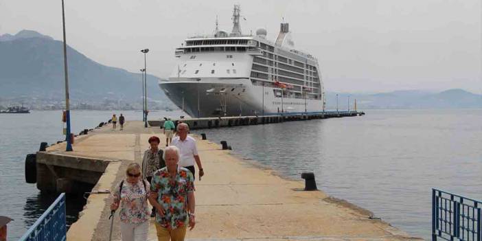 Alanya Limanı'nda "Seven Seas Voyager" kruvaziyeri  rüzgarı