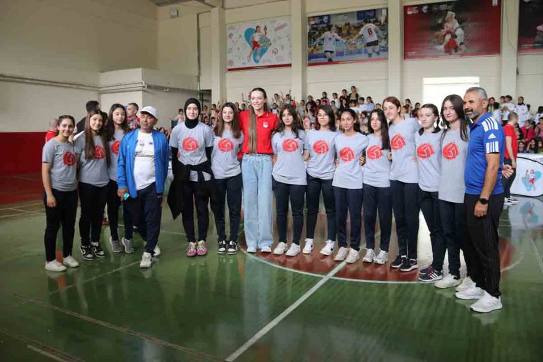 TMOK'tan Şanlıurfa'da yaşayan 250 kız öğrenciye spor malzemesi desteği 9